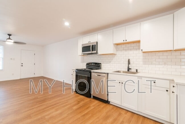 Building Photo - 215 Johndy Ave