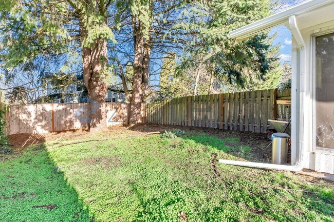 Building Photo - 9720 SW Frewing St