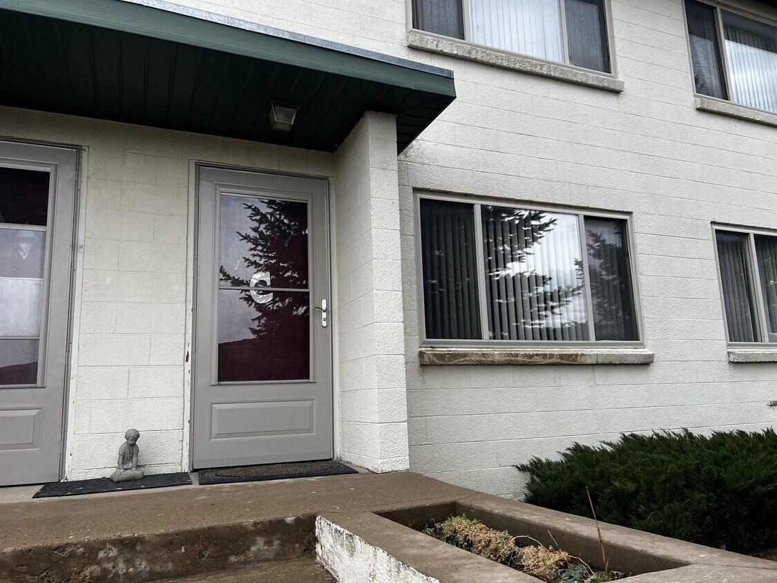 Foto principal - 218 W Walnut St