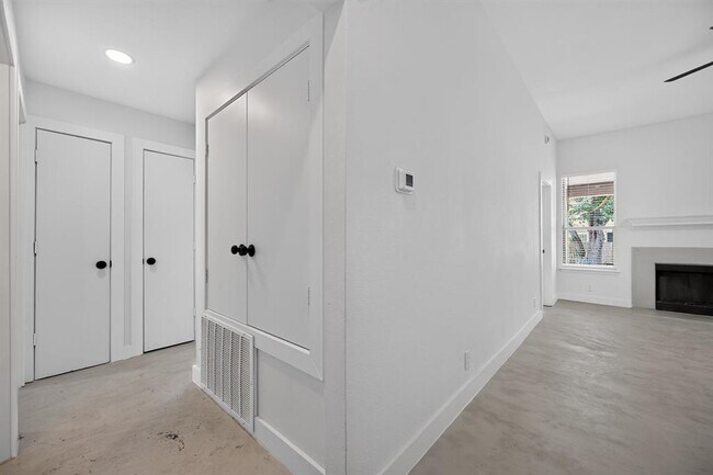 Foto del edificio - 14511 Oliphant St