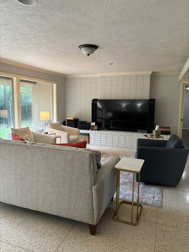 Foto del edificio - Bryan, Large 3 Bedroom / 2.5 Bath House / ...