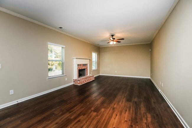 Building Photo - 6025 Gladiola Way