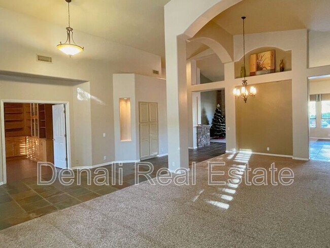 Building Photo - 12970 N Whitlock Canyon Dr