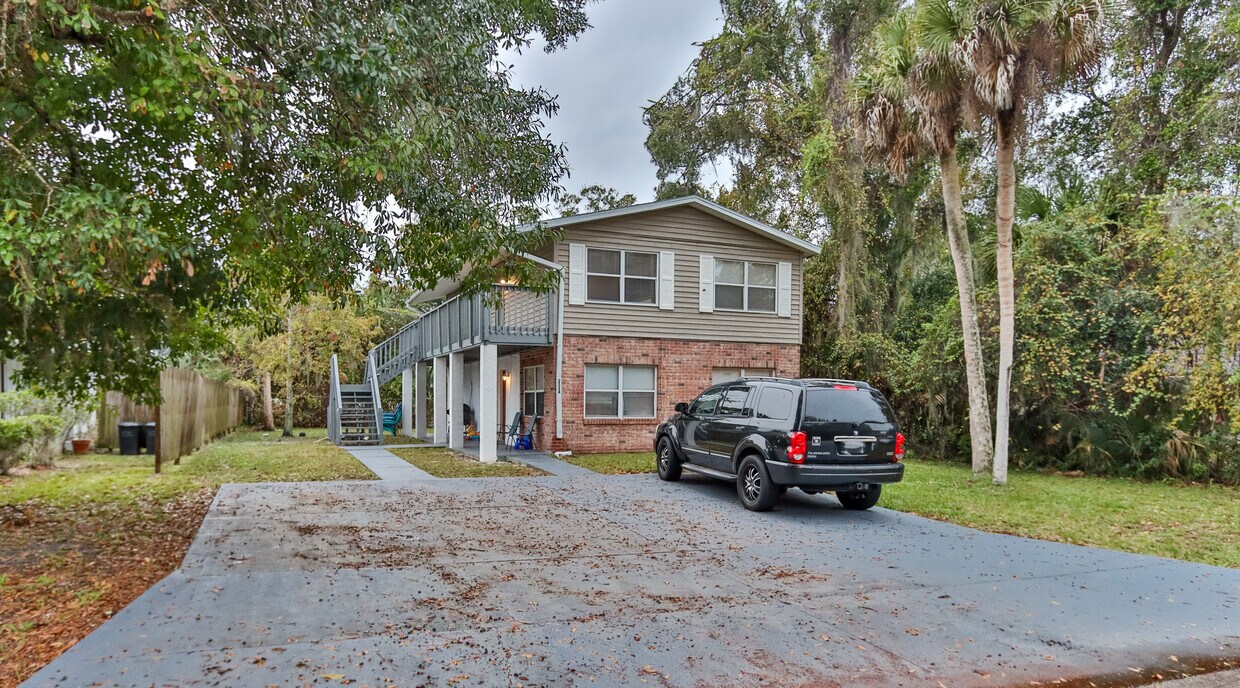Primary Photo - 2526 India Palm Dr