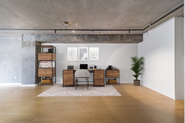 Foto del edificio - 645 W 9th St