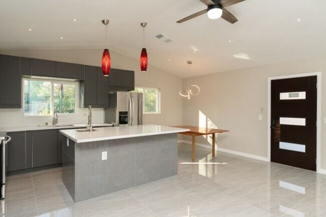 Building Photo - 6088 De La Rosa Ln