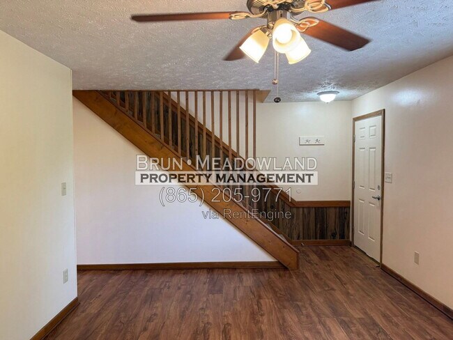 Building Photo - 1825 Meadowland Ln