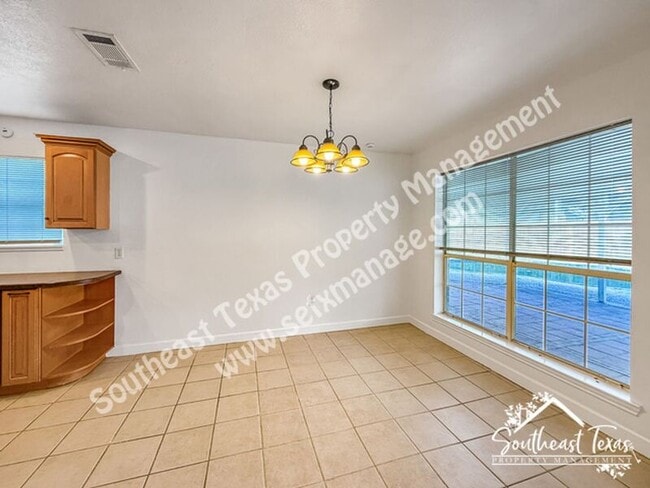 Building Photo - 7912 South Dr