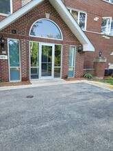 Building Photo - 8030 Riverwalk Dr