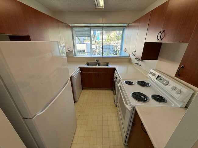 Photo - 439 Keoniana St Apartment