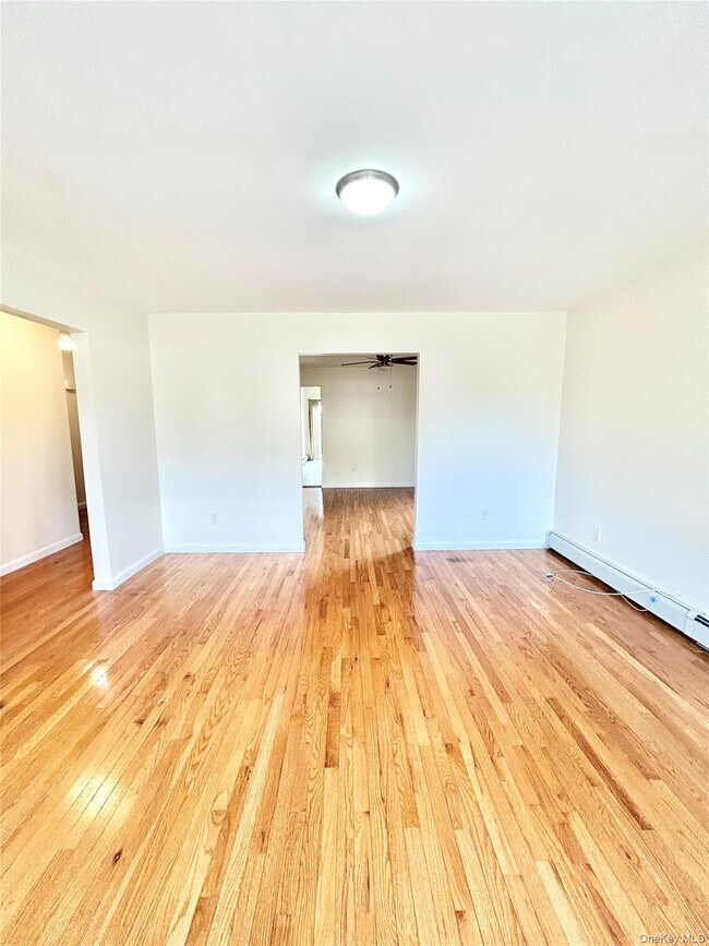 Foto del edificio - 164 Rossiter Ave