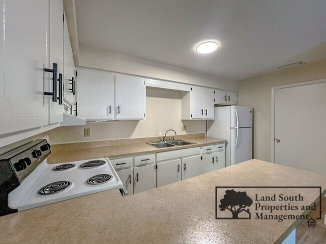 Foto del edificio - 815 W Carole St