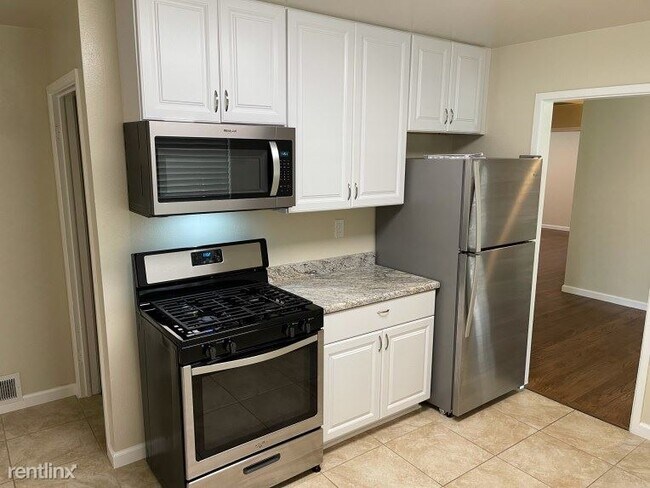Foto del edificio - 4 br, 2 bath House - 80 Everett St