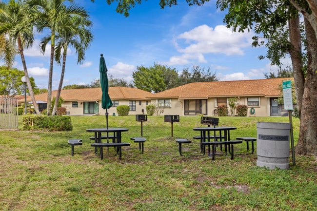 Building Photo - 9905 Pineapple Tree Dr