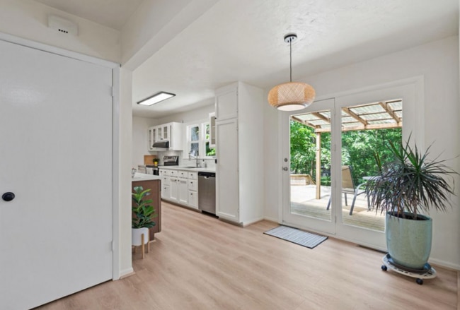 Foto del edificio - 3709 Evergreen Ln