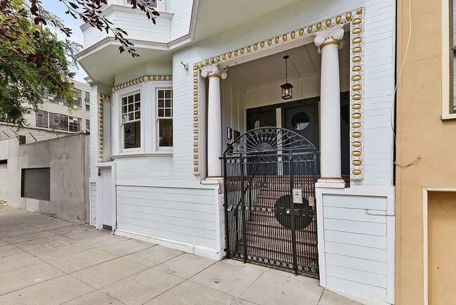 Building Photo - Charming SOMA 3 bedroom flat is available ...