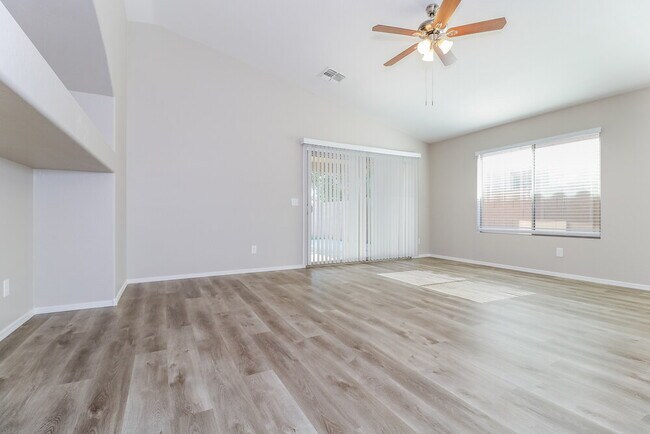 Foto del edificio - 11333 W Buchanan St