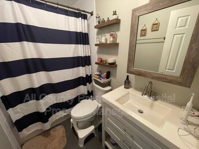 Foto del edificio - 503 Cypress Ct