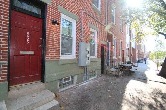 Building Photo - 935 N. 5th St