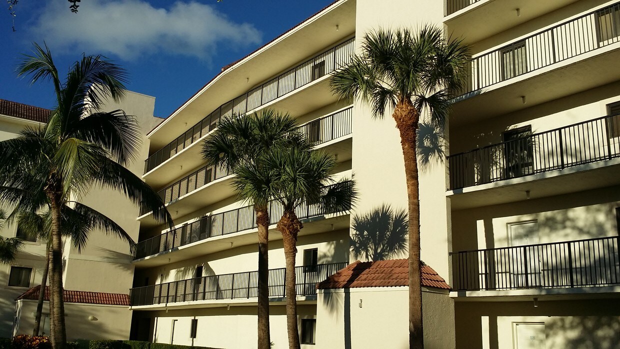 one bldg community - 2105 Lavers Cir
