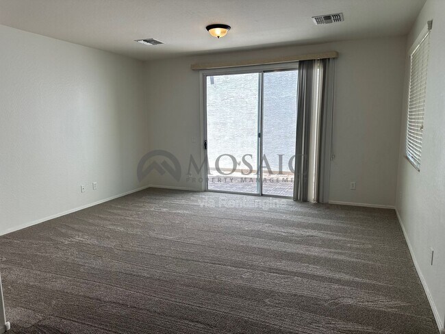 Building Photo - 957 S Almira Ave