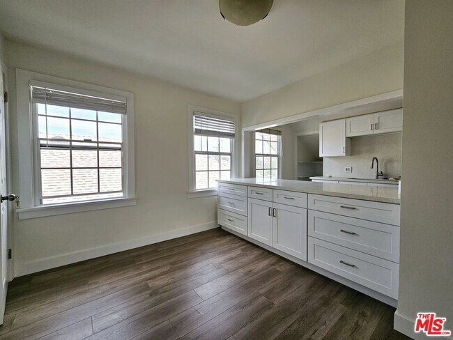 Foto del edificio - 138 N Kingsley Dr