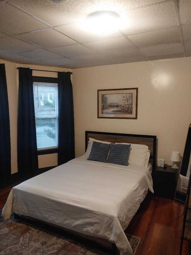 Foto del edificio - 1656 N Shore Rd