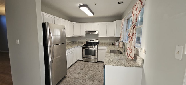 Building Photo - 13903 Grenfell Pl