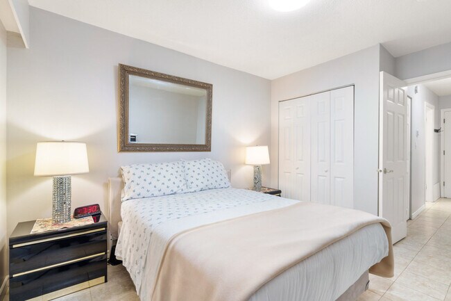 Photo du bâtiment - 2040 Cornwall Ave