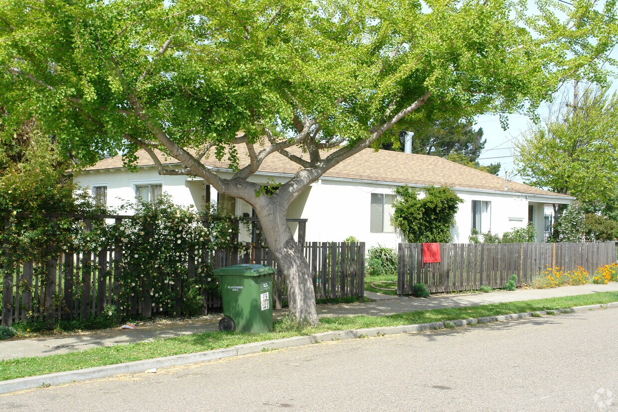 Building Photo - 2550 Mabel St