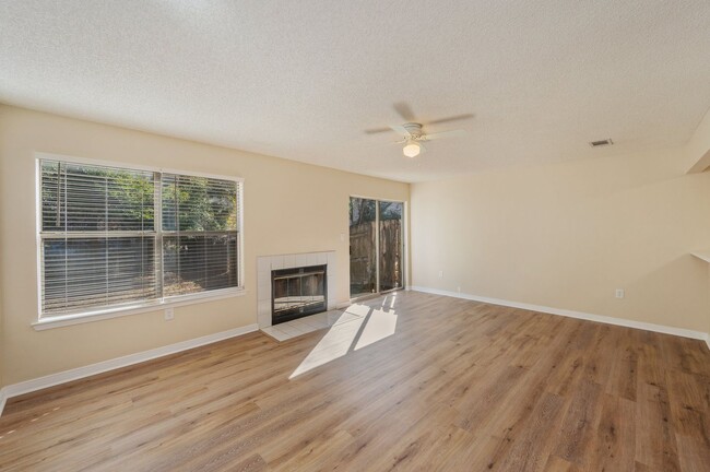 Foto del edificio - Updated townhome in Fort Walton Beach!