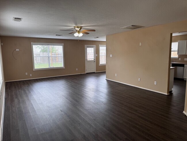 Foto del edificio - 1411 Hallcroft Ln