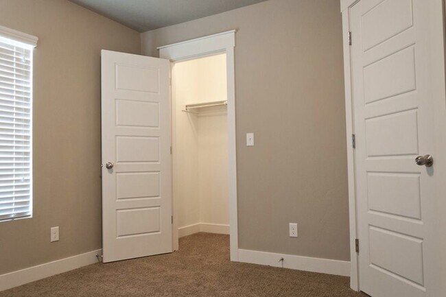 Foto del edificio - 13276 Long Creek Ln