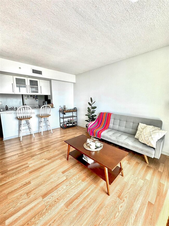 Foto del edificio - 275 NE 18th St