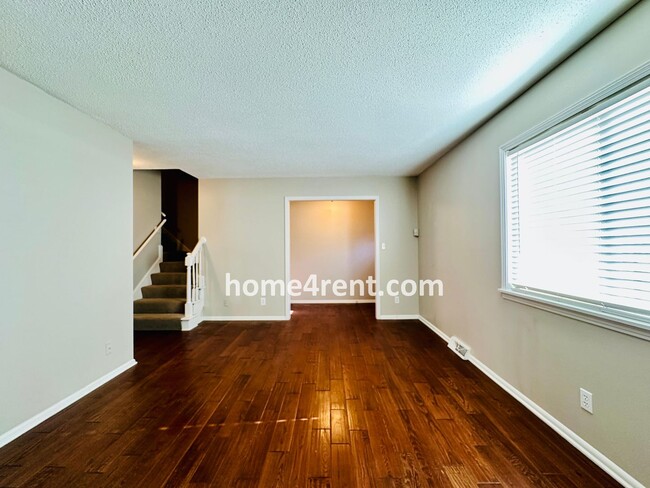 Building Photo - Beautiful Overland Park Townhome w/ Wood Floors, Large Open Kitchen and a Community Pool!