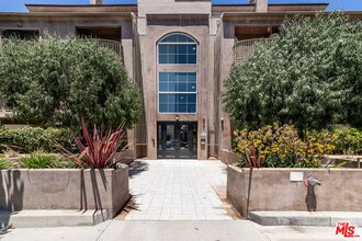 Building Photo - 8541 Alcott St