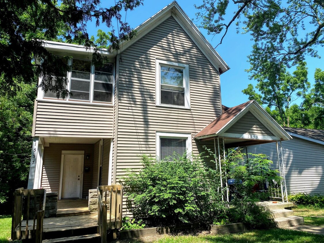 Primary Photo - 1557-1559 Forrest NE