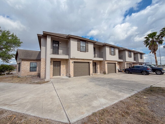 Building Photo - 3701 N Arroyo Park Ln