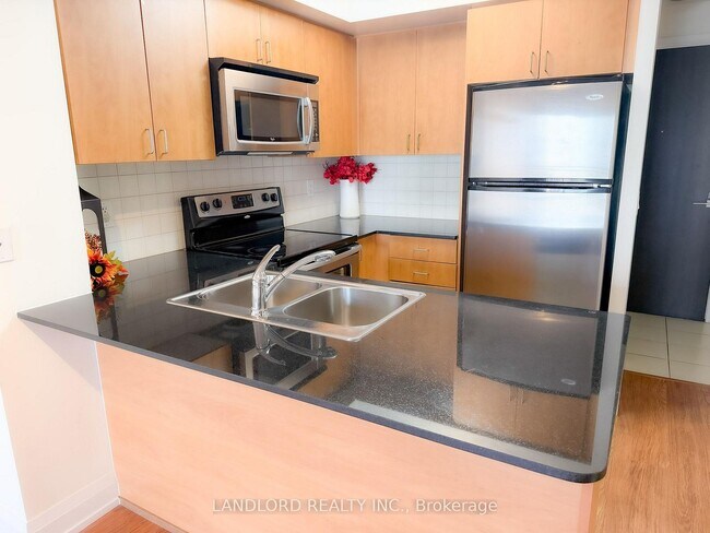 Photo du bâtiment - 1070 Sheppard Ave W