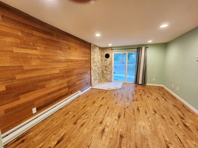 Photo - Newly Remodeled 2 Bed 1.5 Bath Condo in Be...