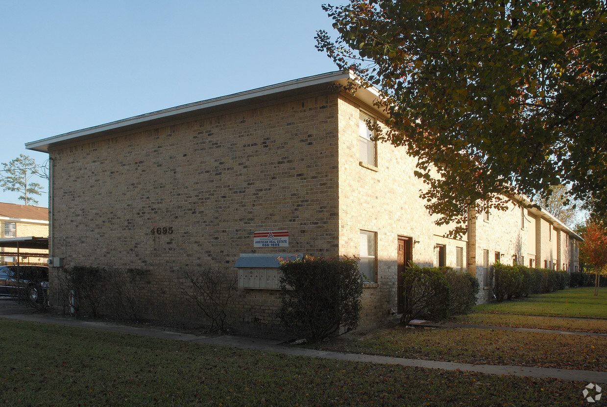 Primary Photo - Collier Square Townhomes