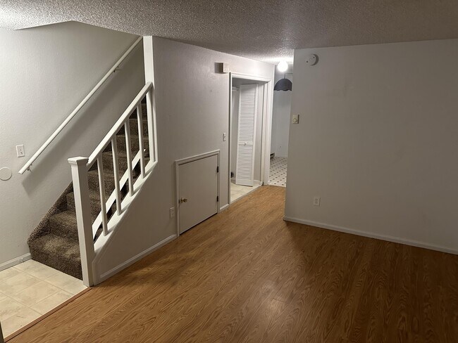 Foto del edificio - 4887 Basswood Dr