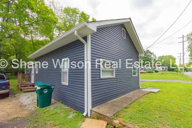 "Charming 3-Bedroom Retreat with 1050 Sq. Ft. of Cozy Living in Chattanooga!" - "Charming 3-Bedroom Retreat with 1050 Sq. Ft. of Cozy Living in Chattanooga!" Apartment