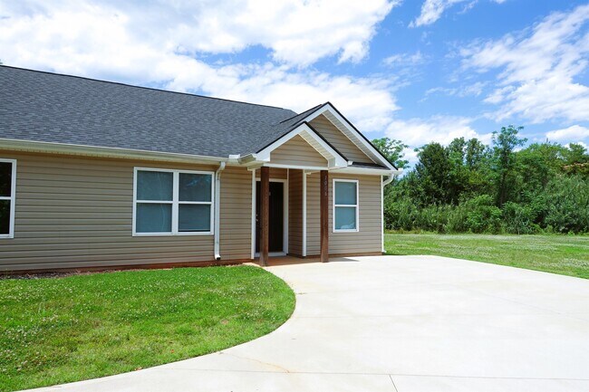 Building Photo - 1006 Martin Dr