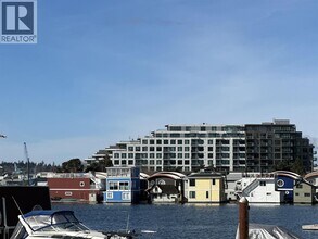 Building Photo - 755 Harbourside Dr