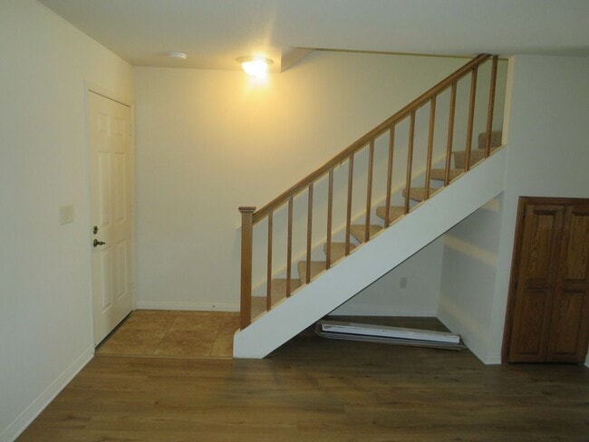 Building Photo - T401-407
