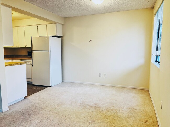 Foto del edificio - REDUCED DON'T MISS OUT!! Fantastic 1 Bedro...