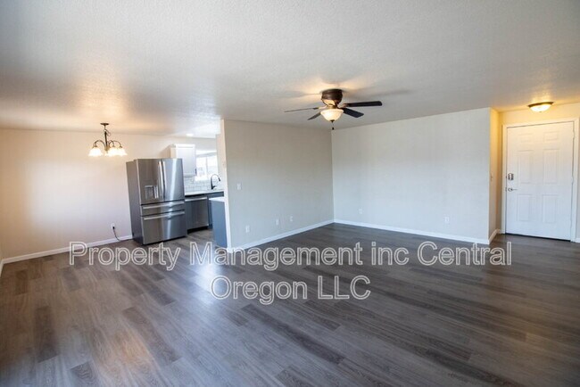 Foto del edificio - 2827 SW Pumice Ave
