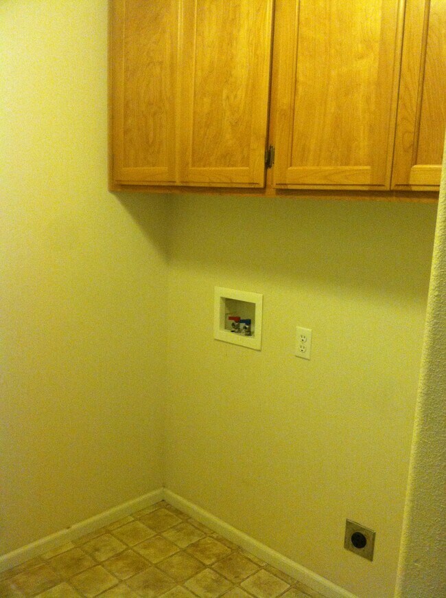 Laundry - 1409 Andrew Dr