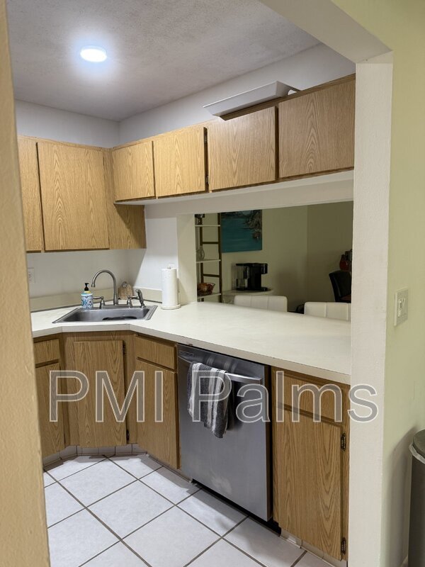 Foto del edificio - 1236 Pine Ridge Cir W